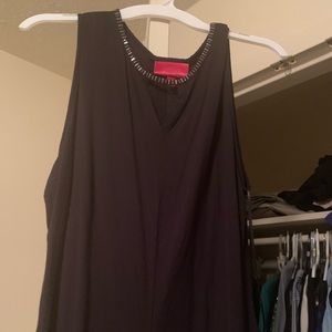 Jennifer Łopez bling collar tank w/ key hole neck